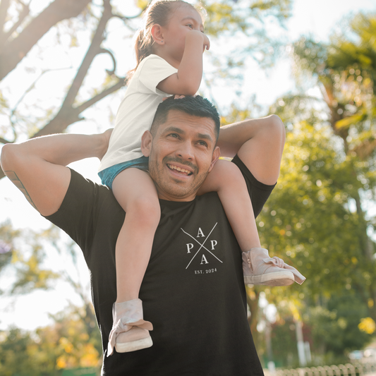 Personalisiertes "PAPA/DAD Cross Est." Kreuz 100% Bio T-Shirt