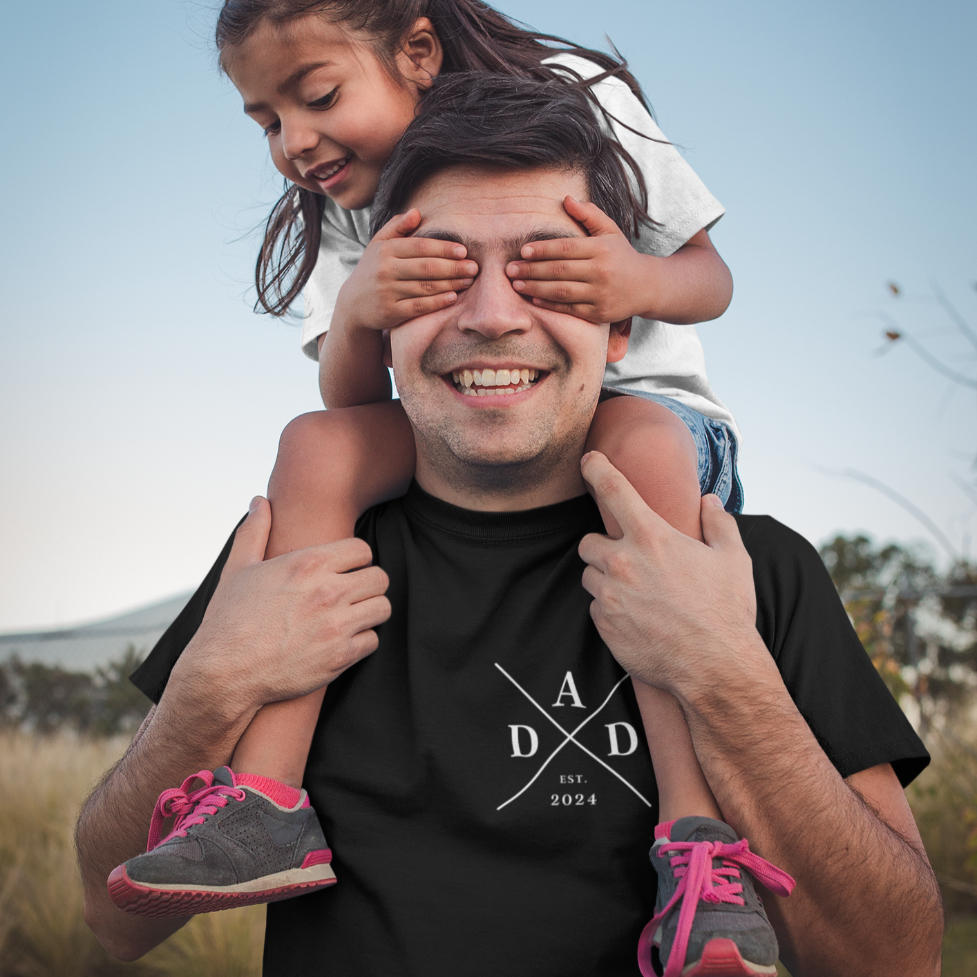 Personalisiertes "PAPA/DAD Cross Est." Kreuz 100% Bio T-Shirt